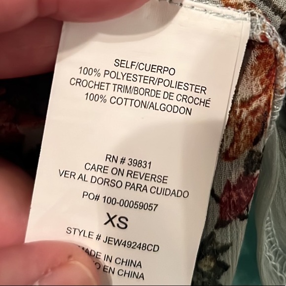 🎉HP x 2🎉 Jolt Floral Kimono with Crochet Trim - Picture 10 of 12